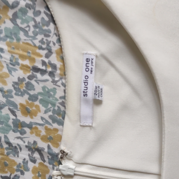 Cream knee-length dress - Picture 4 of 6